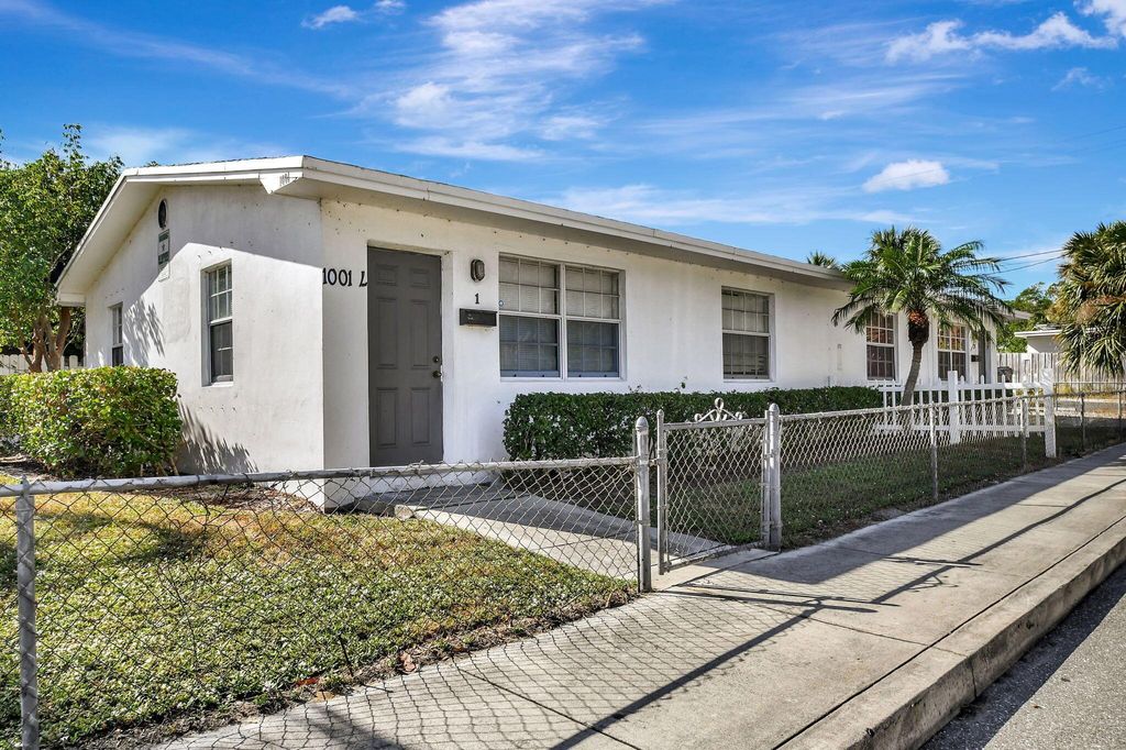 Photo of 1001 S L Street #1, Lake Worth Beach, FL 33460 (MLS # R11058926)