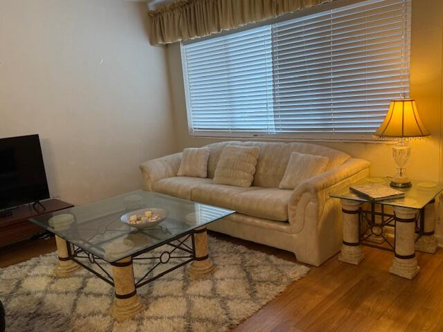 MURRY HILLS APT BLDG COND - Residential