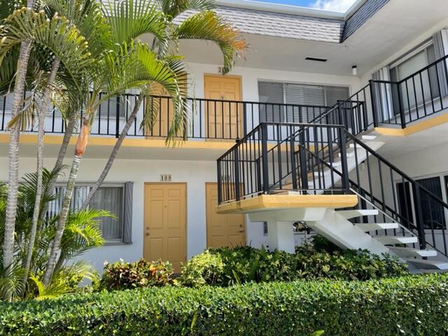 MURRY HILLS APT BLDG COND - Residential