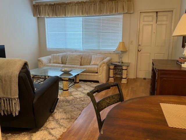 MURRY HILLS APT BLDG COND - Residential