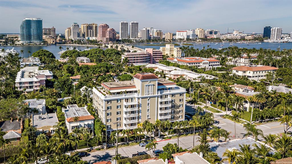 THREE THIRTY COCOANUT ROW CONDO - Residential