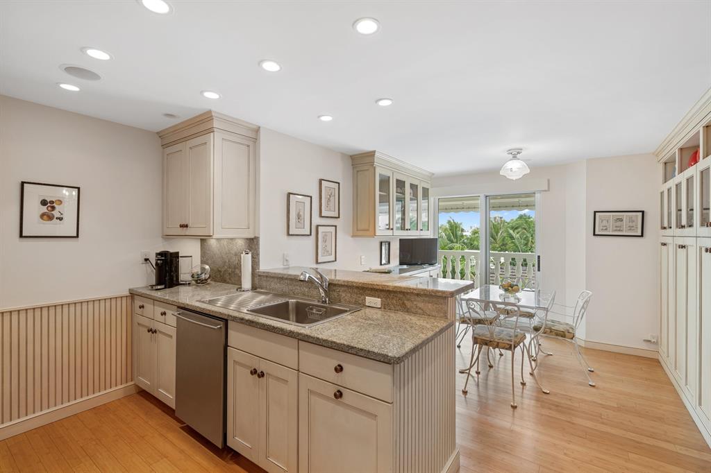 THREE THIRTY COCOANUT ROW CONDO - Residential