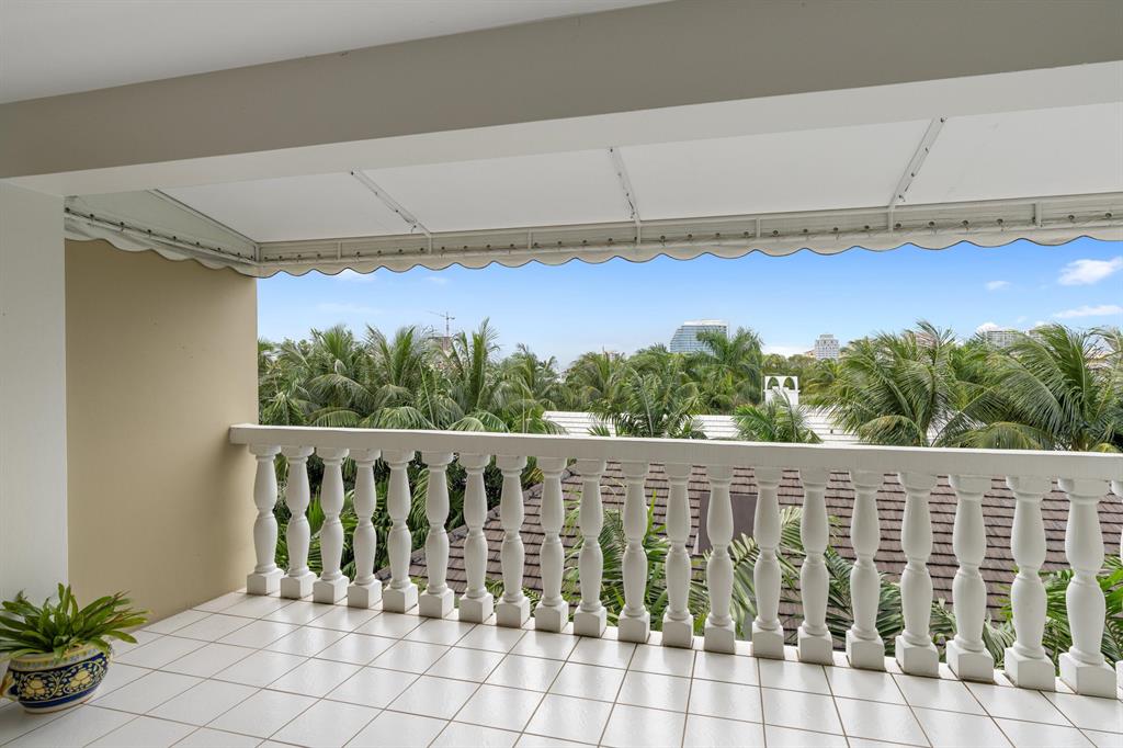 THREE THIRTY COCOANUT ROW CONDO - Residential