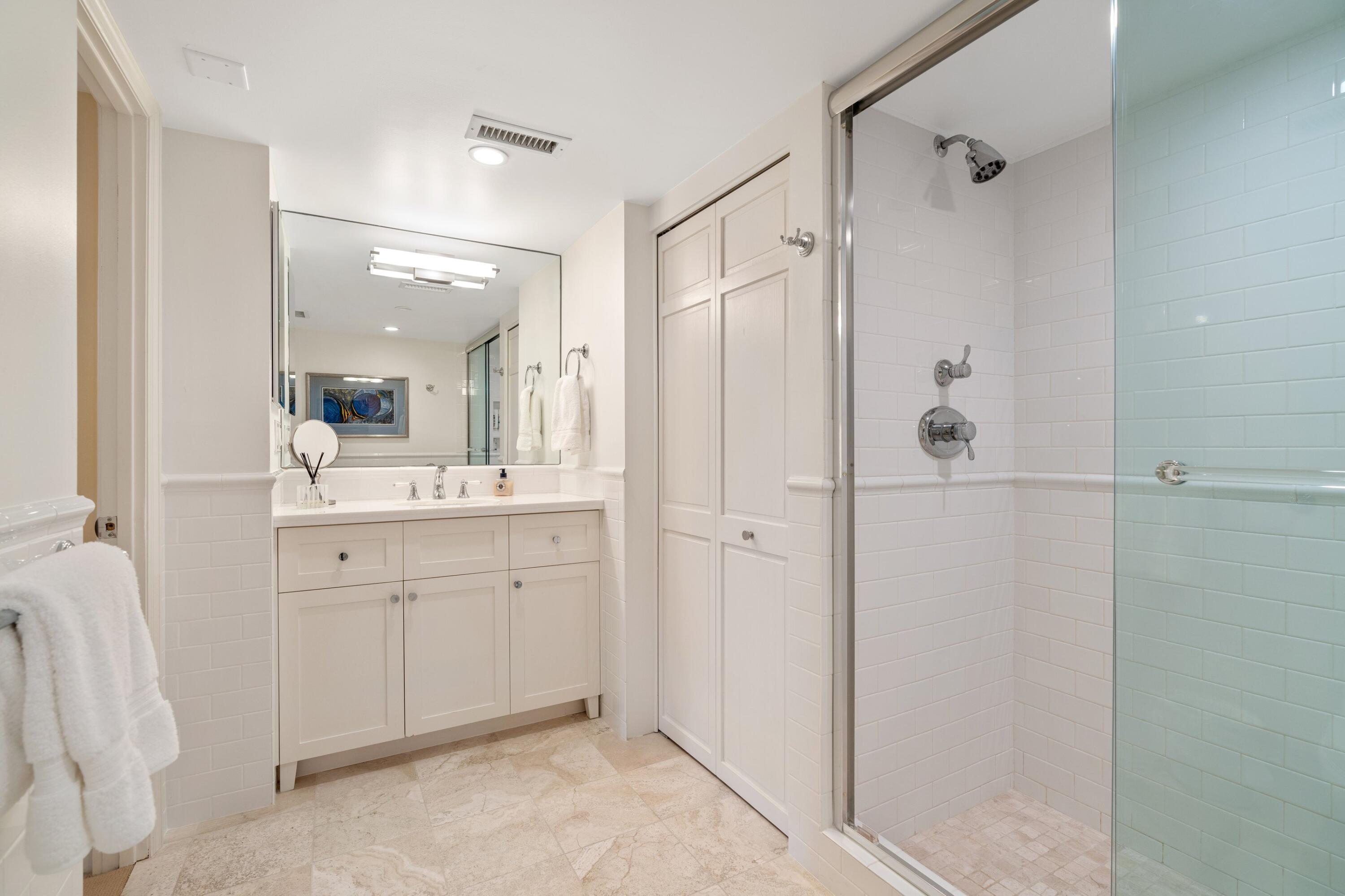 THREE THIRTY COCOANUT ROW CONDO - Residential