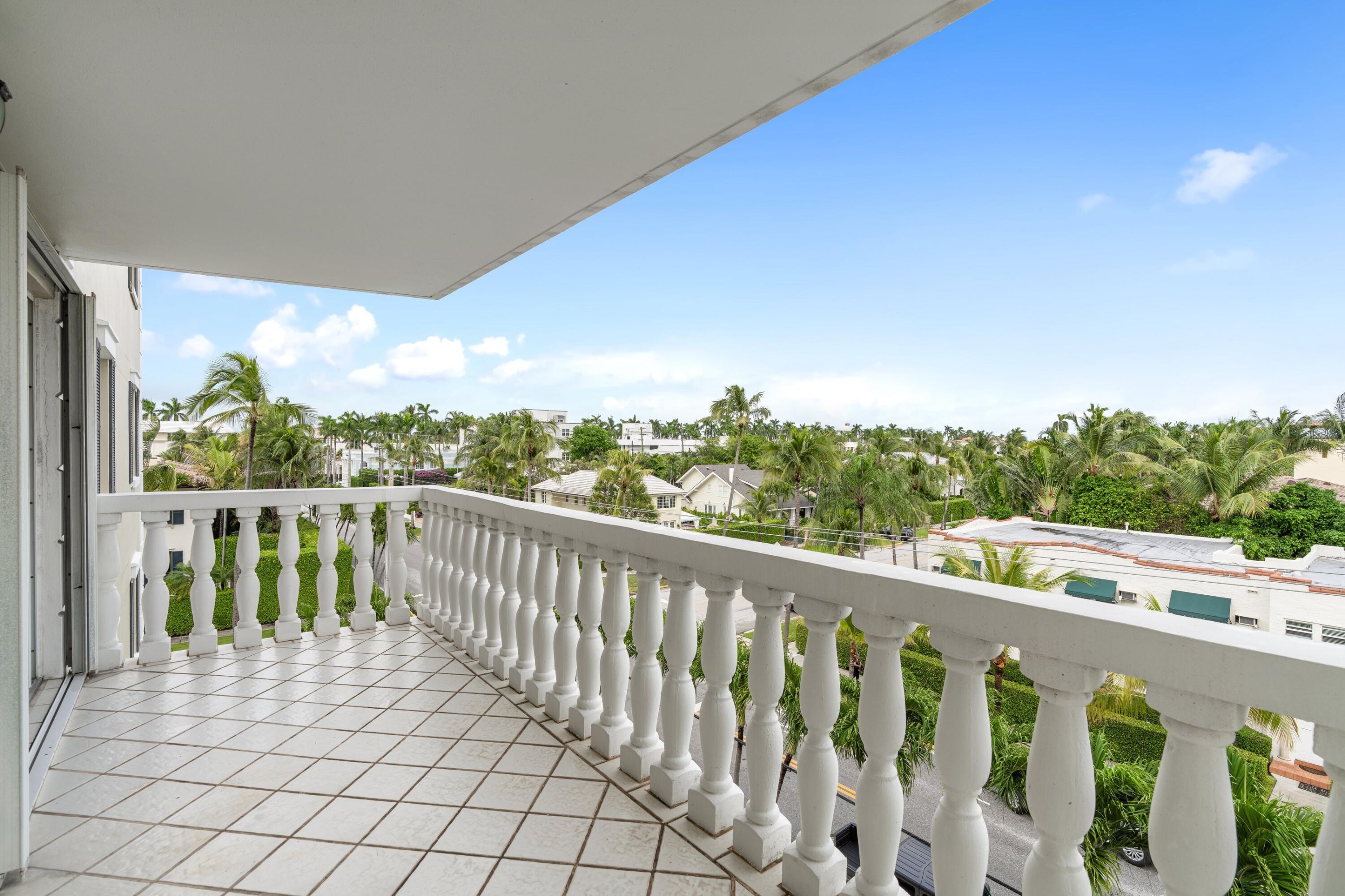 THREE THIRTY COCOANUT ROW CONDO - Residential