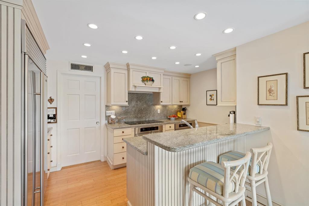 THREE THIRTY COCOANUT ROW CONDO - Residential