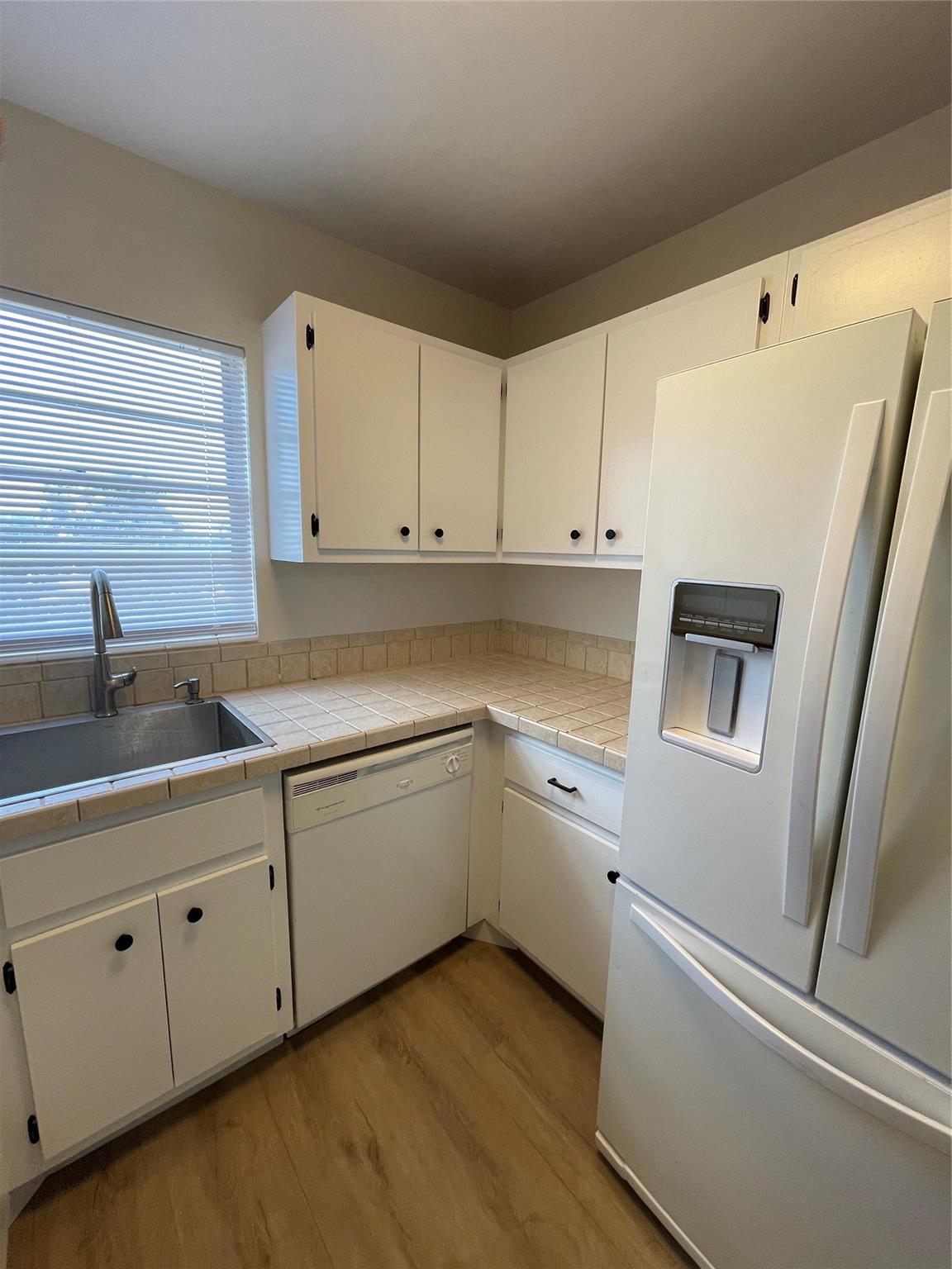 COUNTRY CLUB TOWERS CONDO - Residential Lease