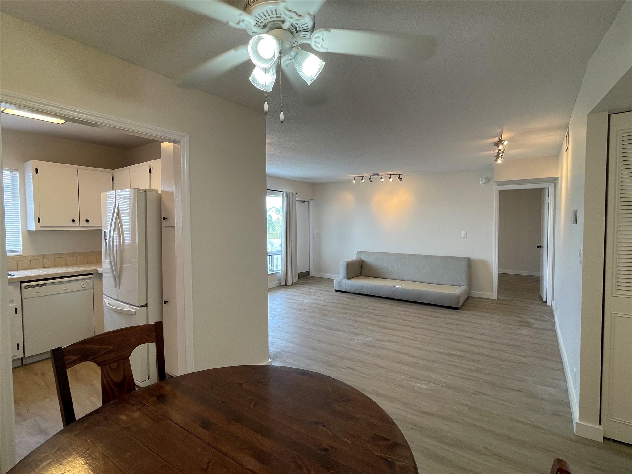 COUNTRY CLUB TOWERS CONDO - Residential Lease