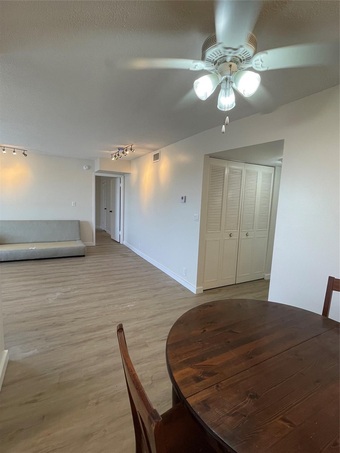 COUNTRY CLUB TOWERS CONDO - Residential Lease