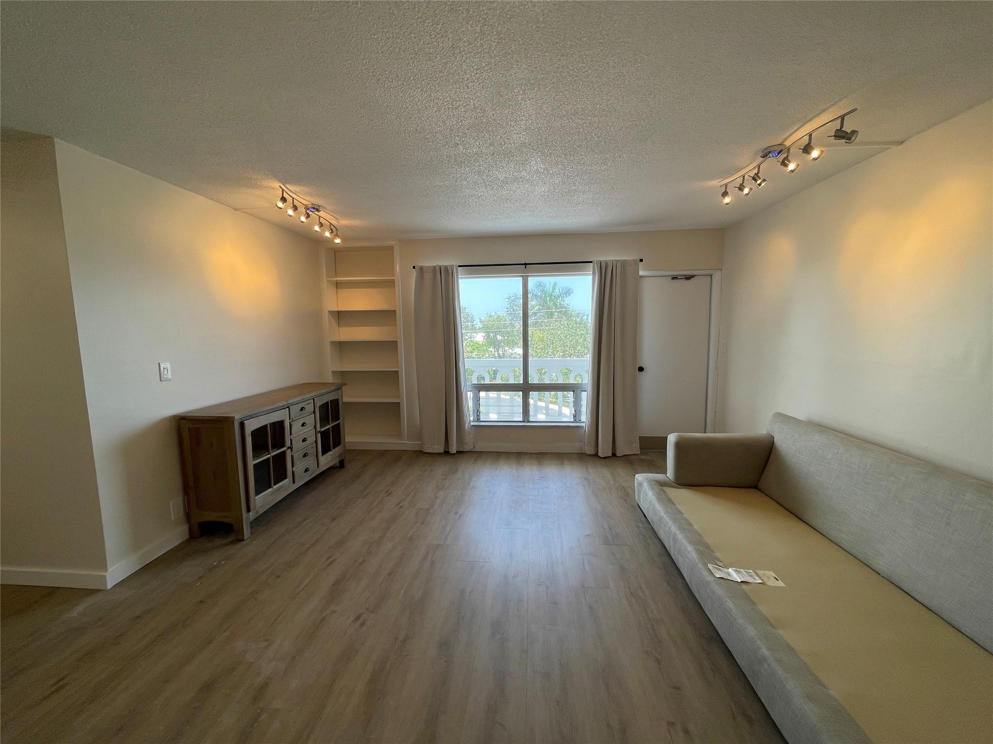 COUNTRY CLUB TOWERS CONDO - Residential Lease