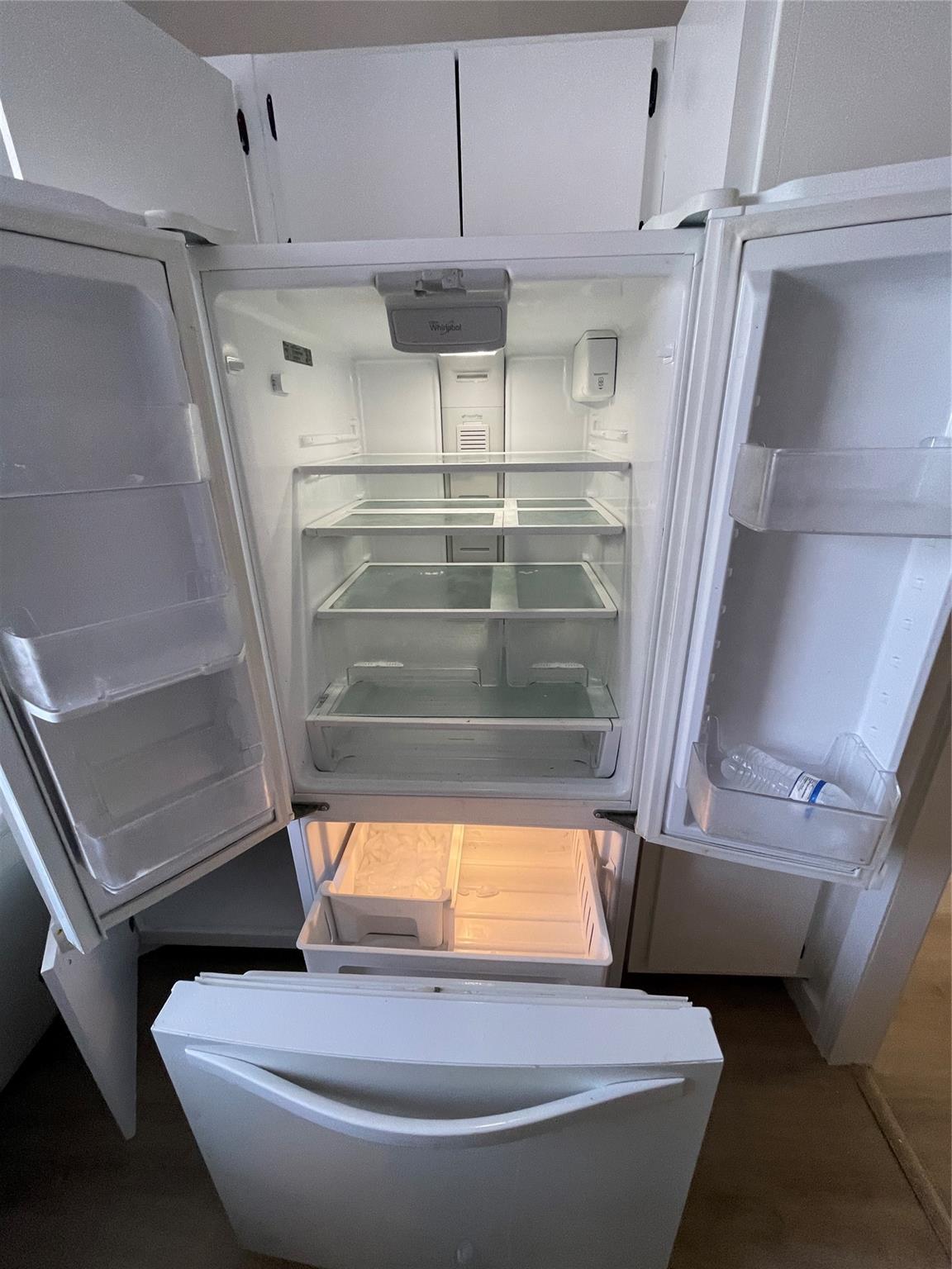 COUNTRY CLUB TOWERS CONDO - Residential Lease