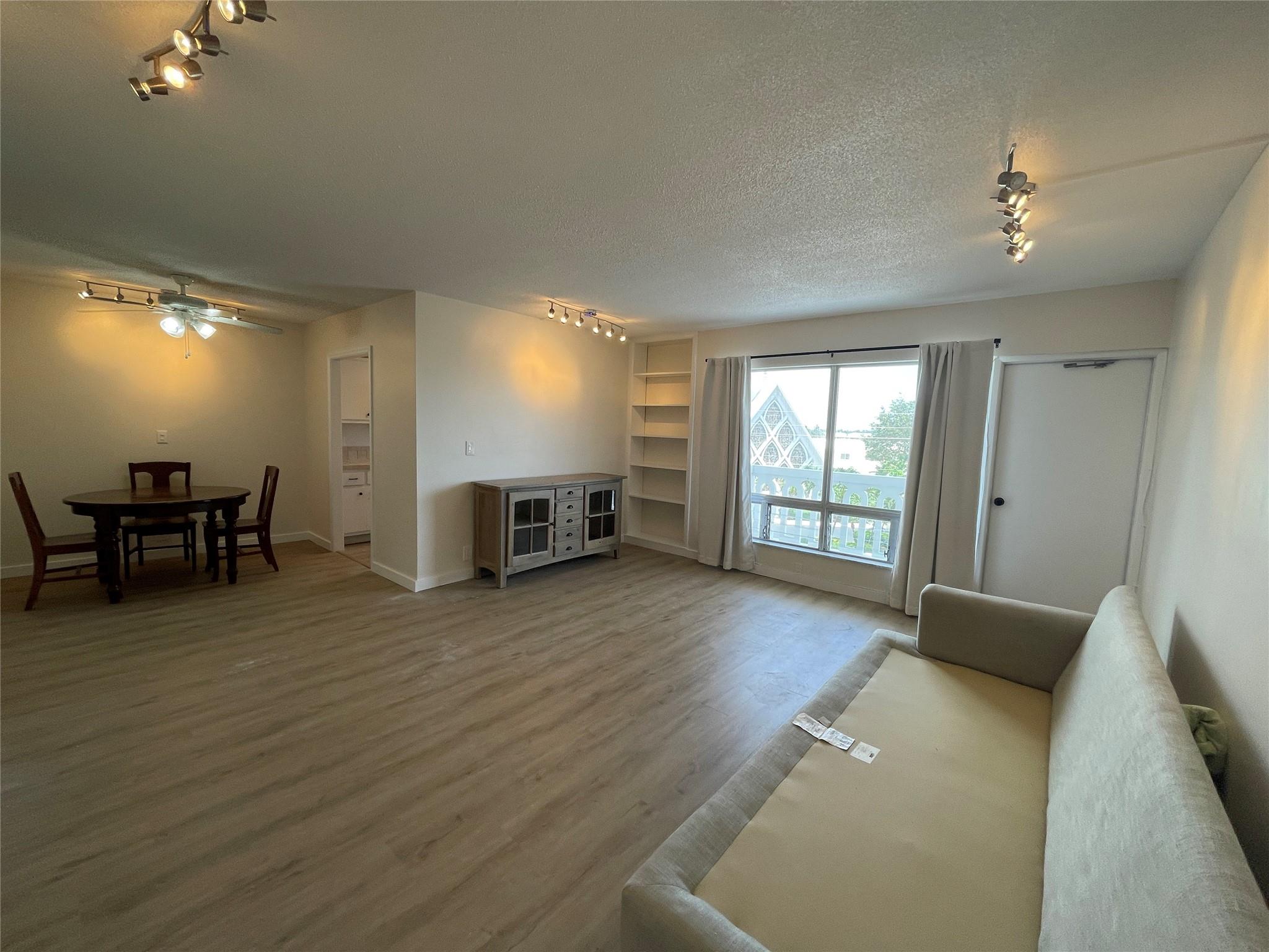 COUNTRY CLUB TOWERS CONDO - Residential Lease