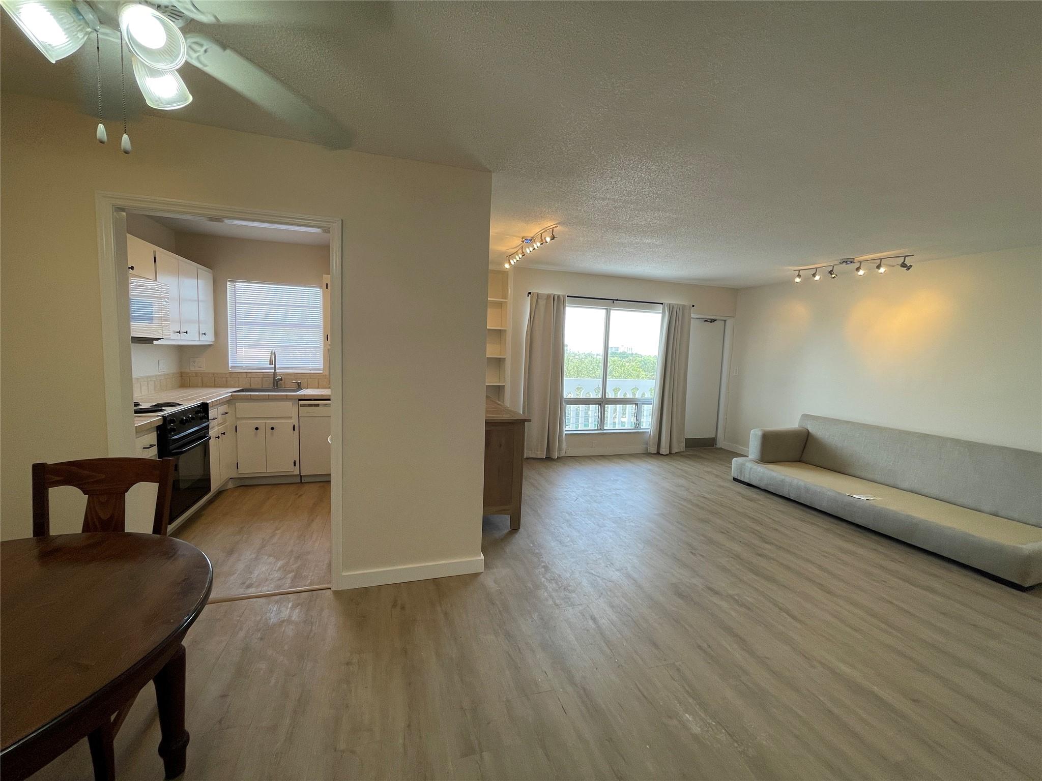 COUNTRY CLUB TOWERS CONDO - Residential Lease