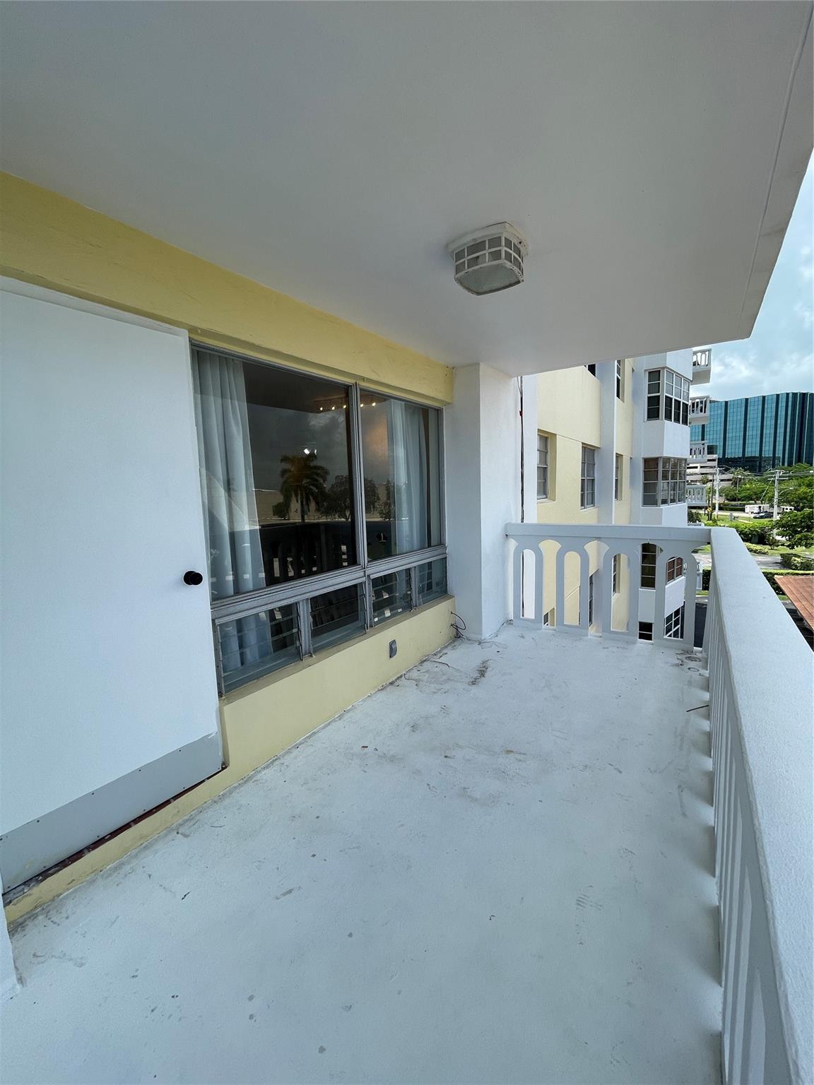 COUNTRY CLUB TOWERS CONDO - Residential Lease