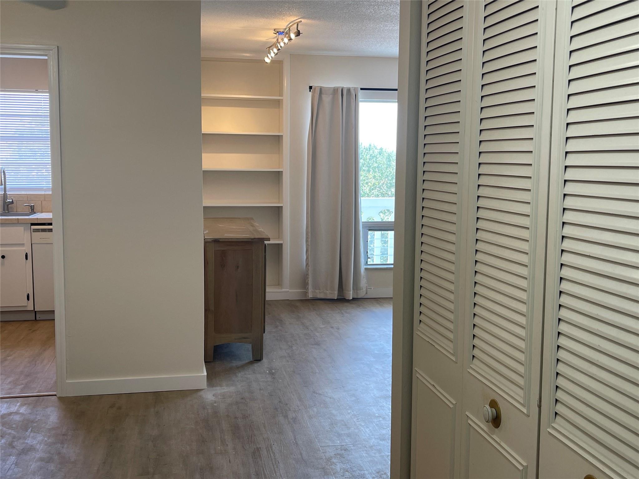 COUNTRY CLUB TOWERS CONDO - Residential Lease