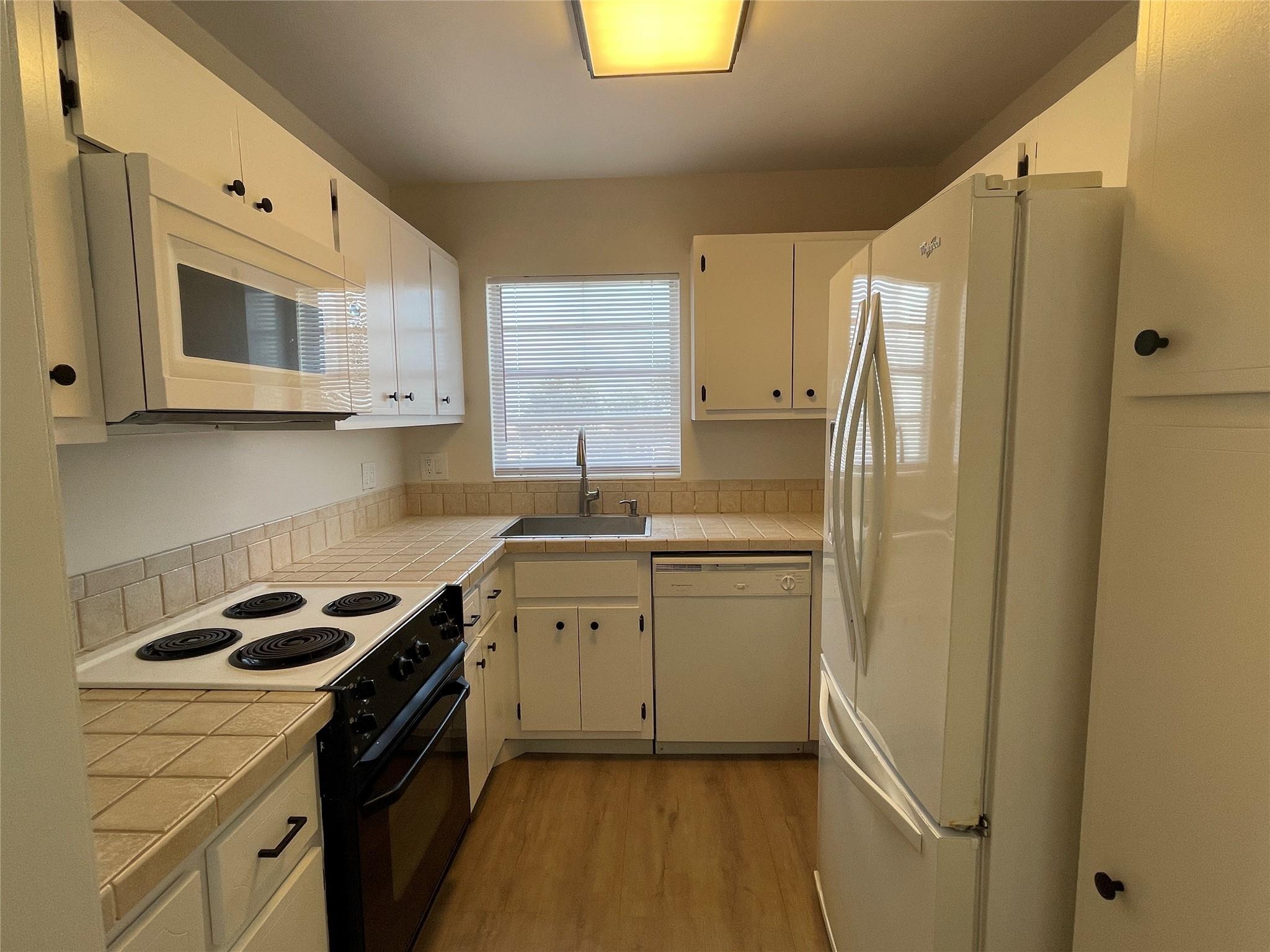 COUNTRY CLUB TOWERS CONDO - Residential Lease