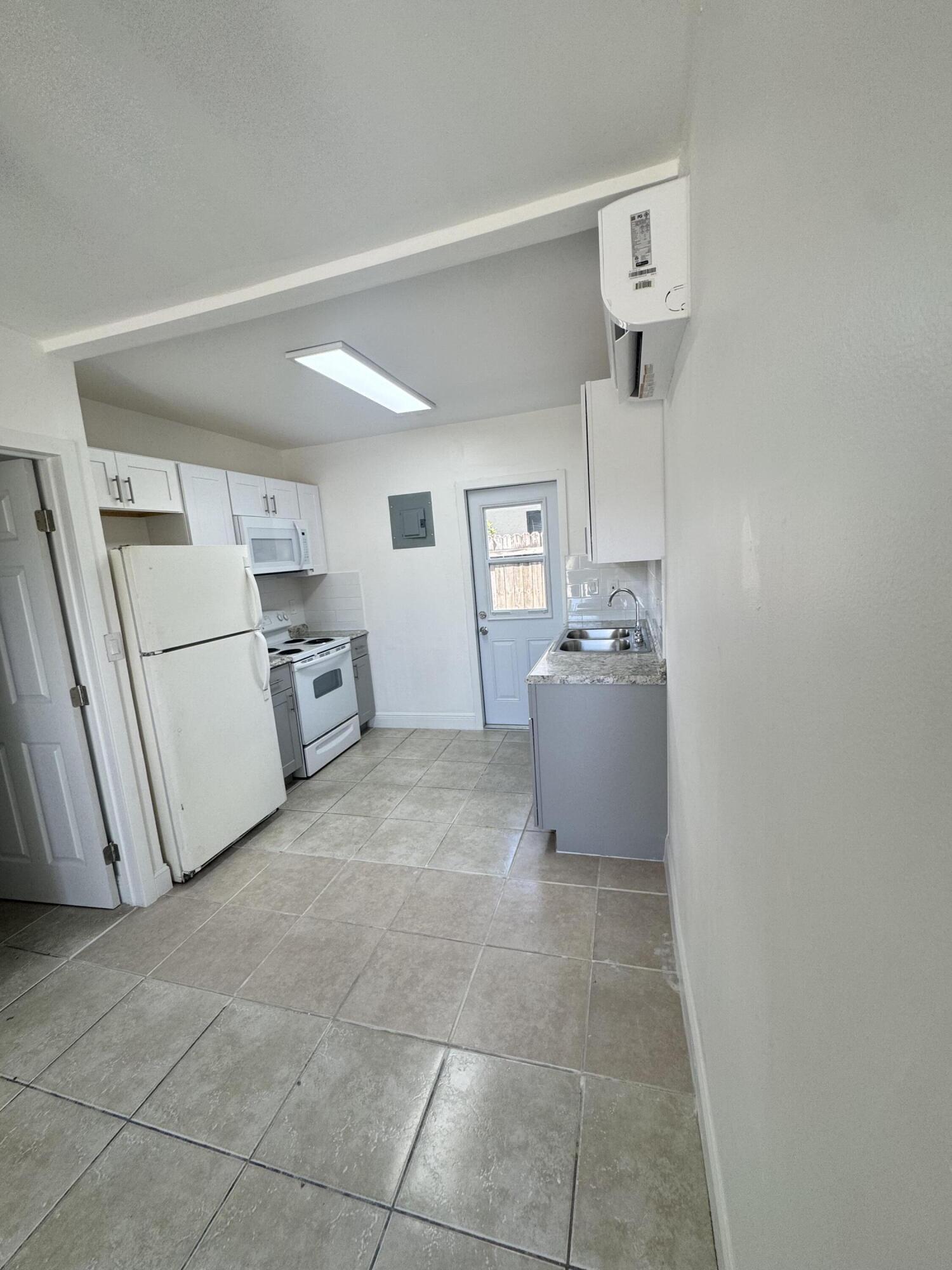 LAKE WORTH HEIGHTS - Residential Lease