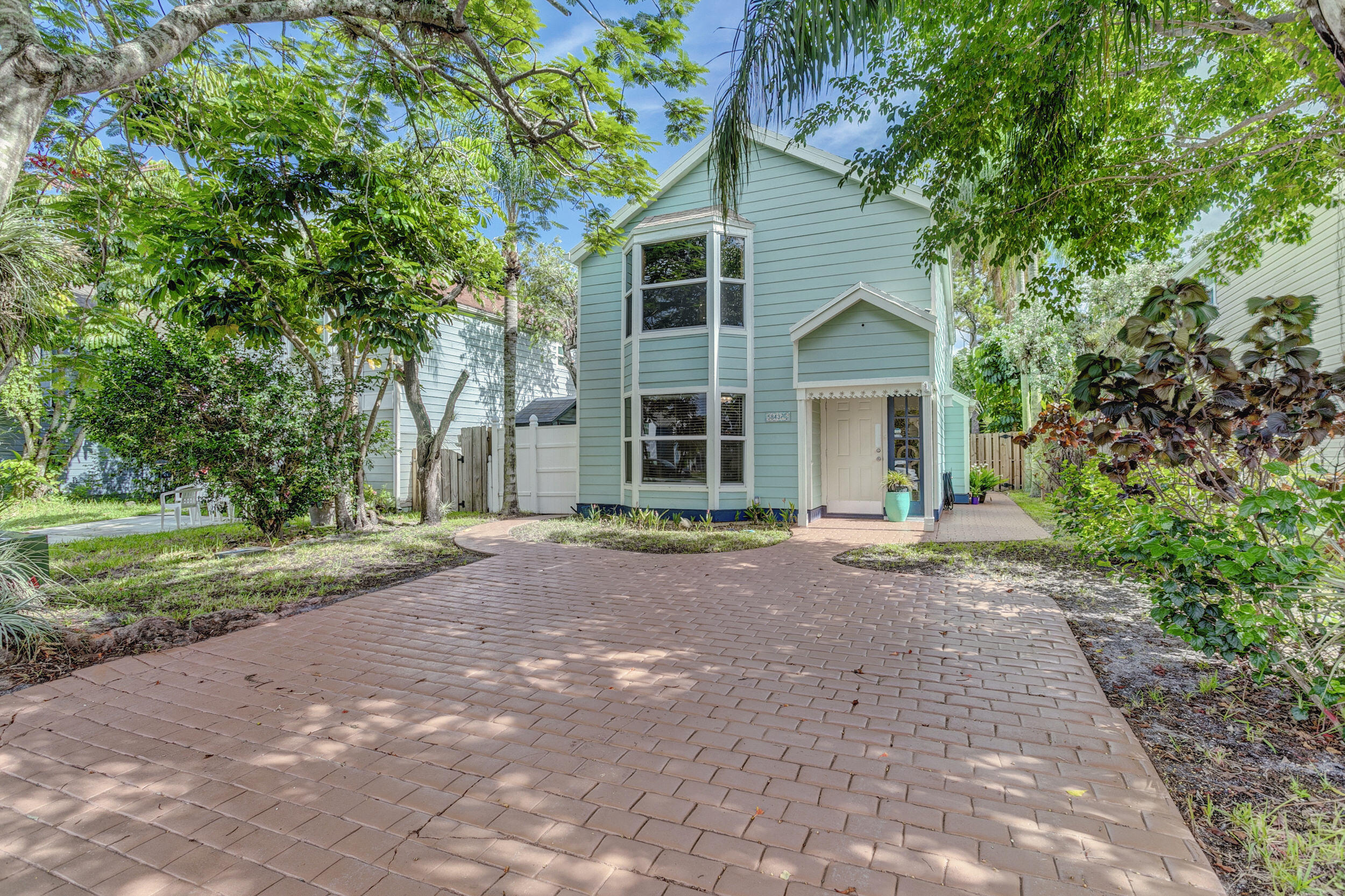 Centrally located in Palm Beach County within Victoria Woods gated community, this charming Victorian home is filled with lots of welcoming character. This 3 bedroom, 2.5 bath house makes it easy to feel right at home. Kitchen features granite countertops and a brand-new stove. Large master suite fit for a king and custom closet space. Customize your own included, built-in fish tank. Convert one of the family rooms into a larger, master first-level bedroom if you'd like. The backyard has recently been upgraded with new a retaining wall, fresh tropical landscaping, and fencing. Perfect for entertaining!