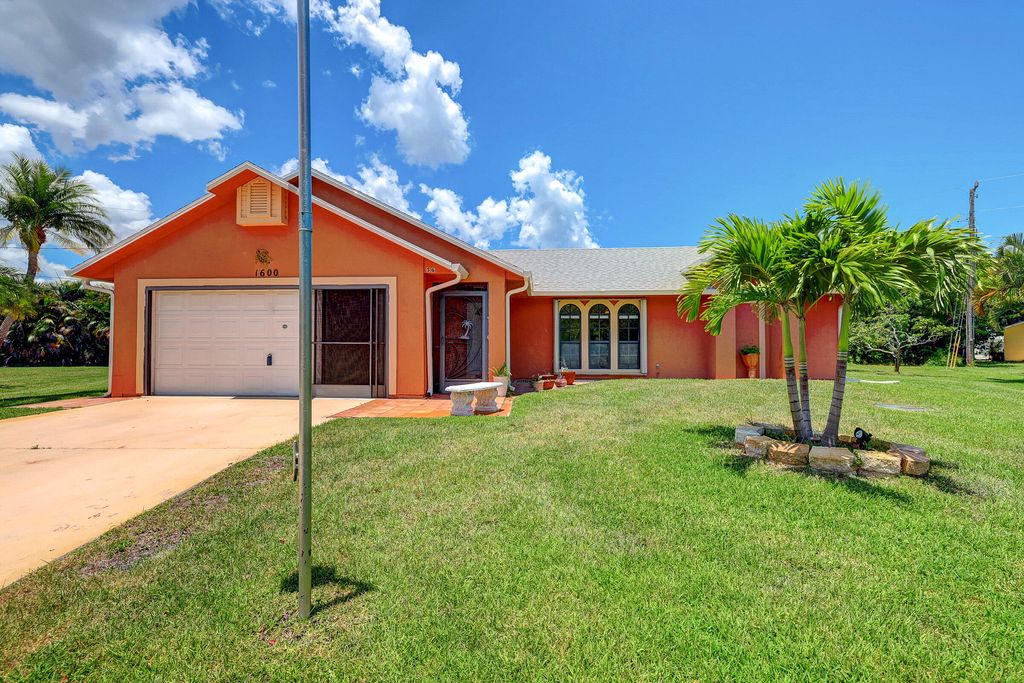 Photo of 1600 SE Emporia Court, Port Saint Lucie, FL 34952 (MLS # R10818581)