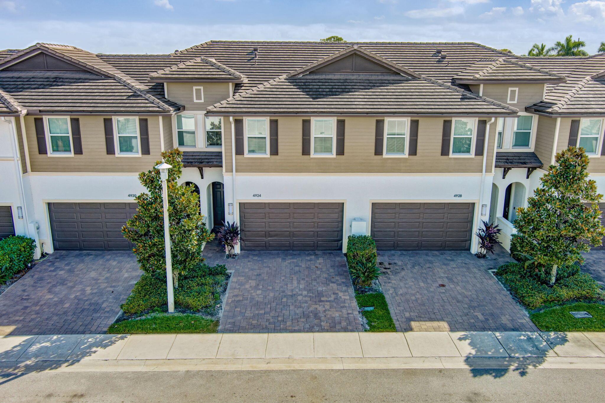 POINTE MIDTOWN - Residential Lease