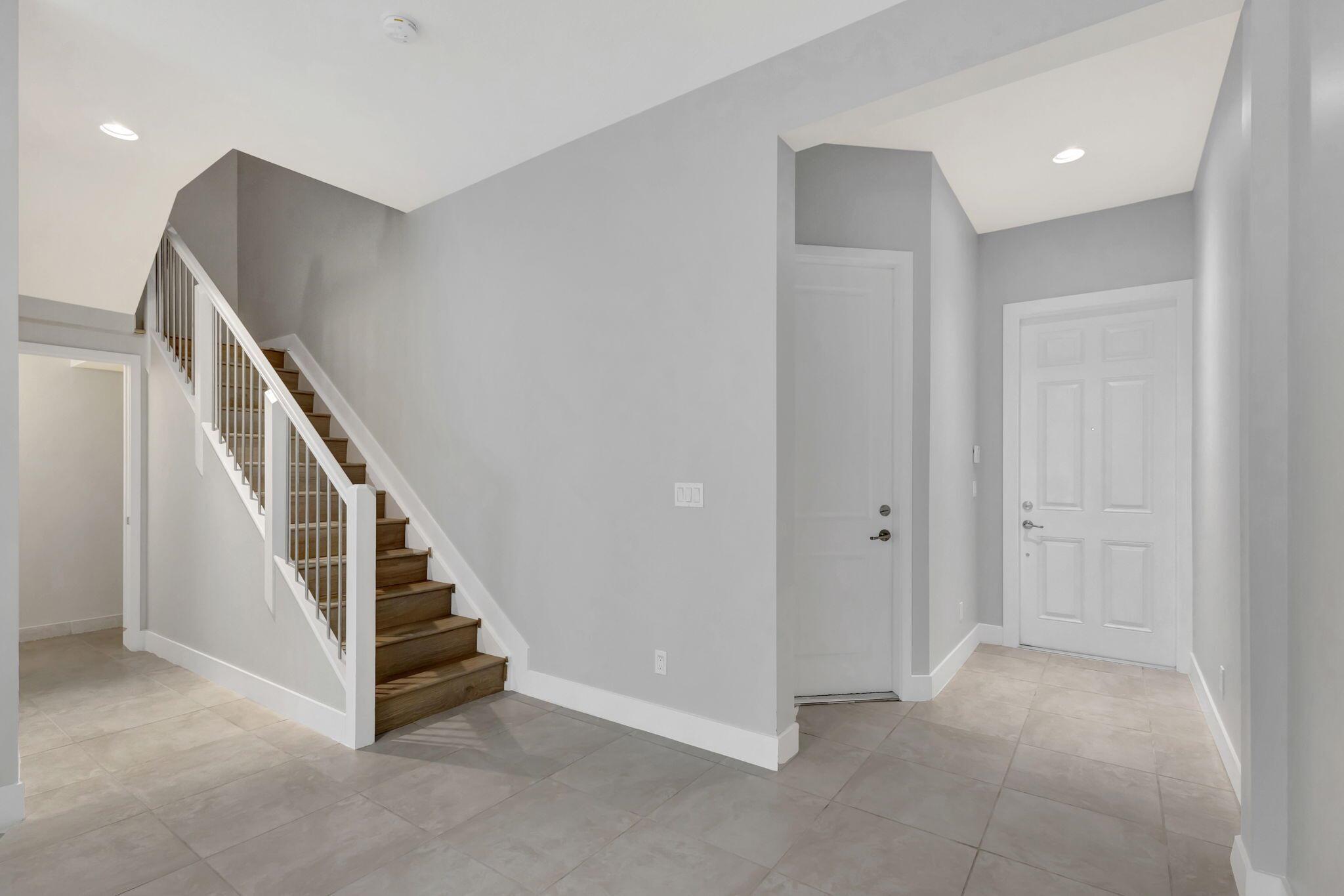 POINTE MIDTOWN - Residential Lease