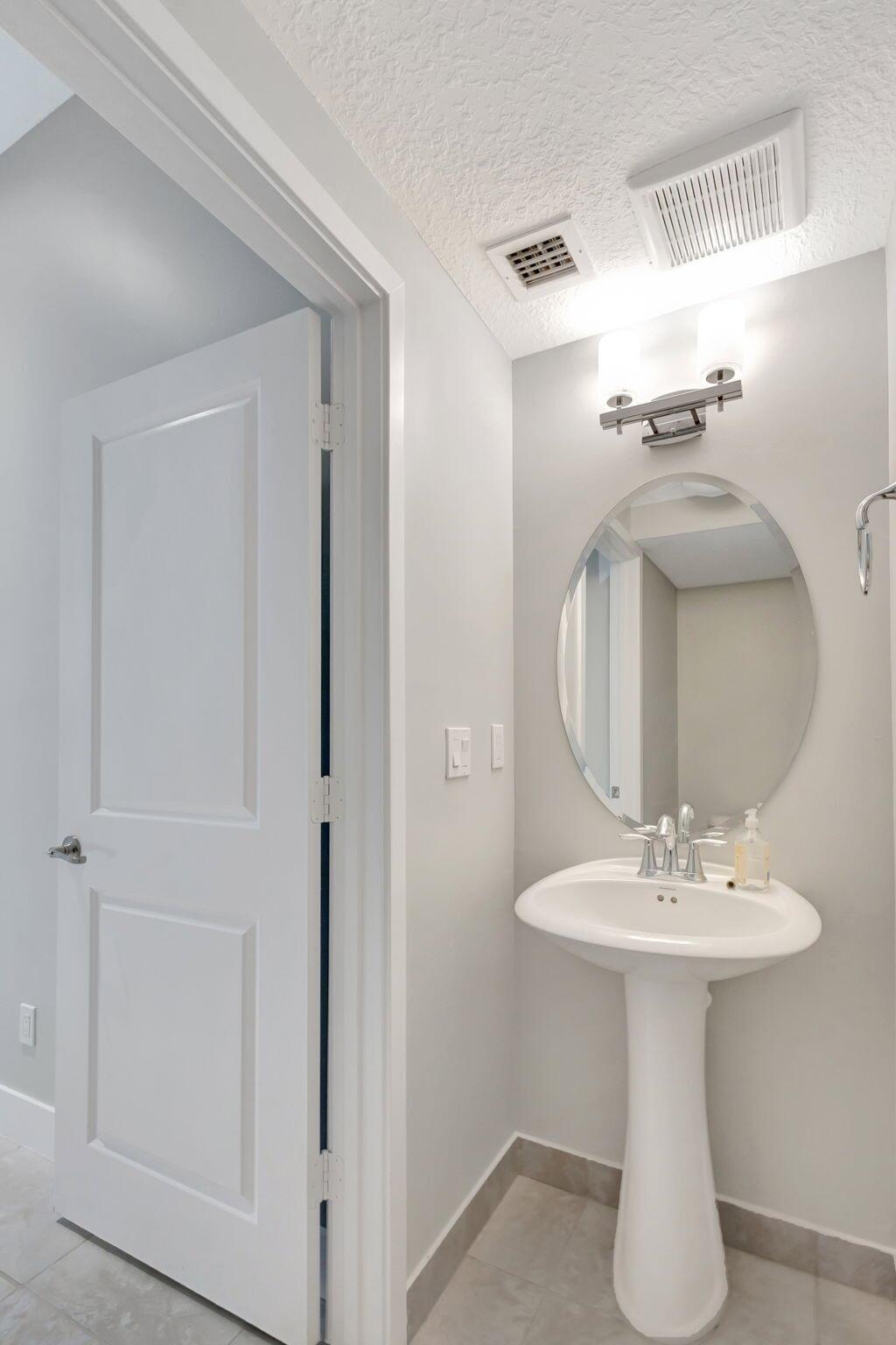 POINTE MIDTOWN - Residential Lease