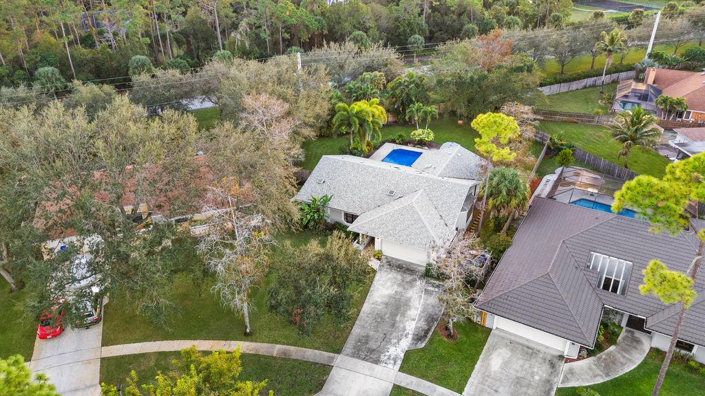 Photo of 911 Citrus Place, Wellington, FL 33414 (MLS # R11049169)