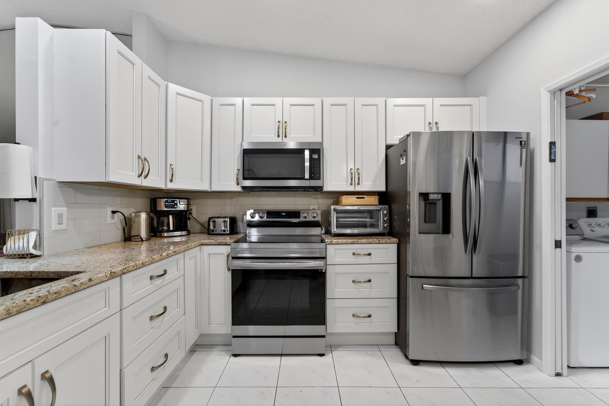 HUNTINGTON POINTE - Residential Lease