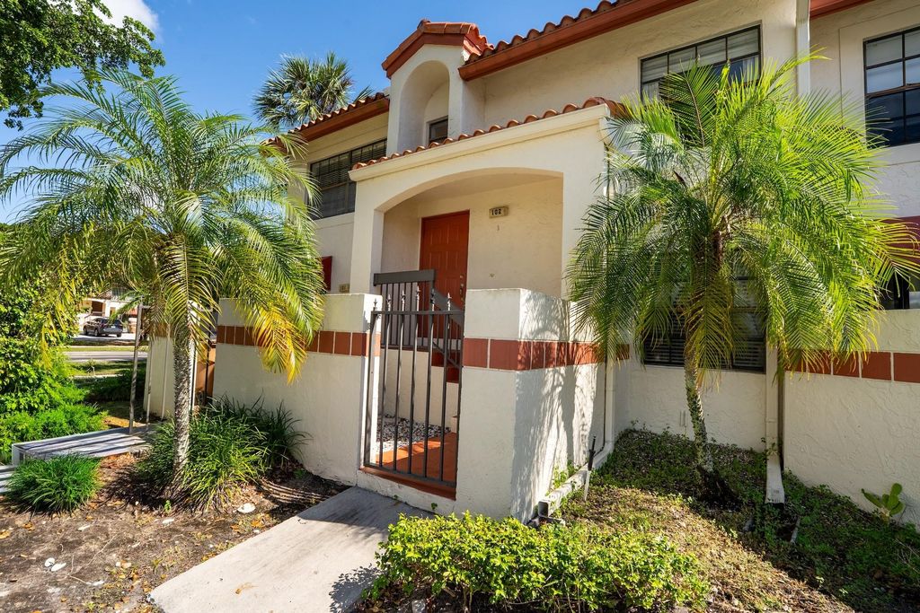 Photo of 102 Liberty Ct #102, Deerfield Beach, FL 33442 (MLS # F10533588)