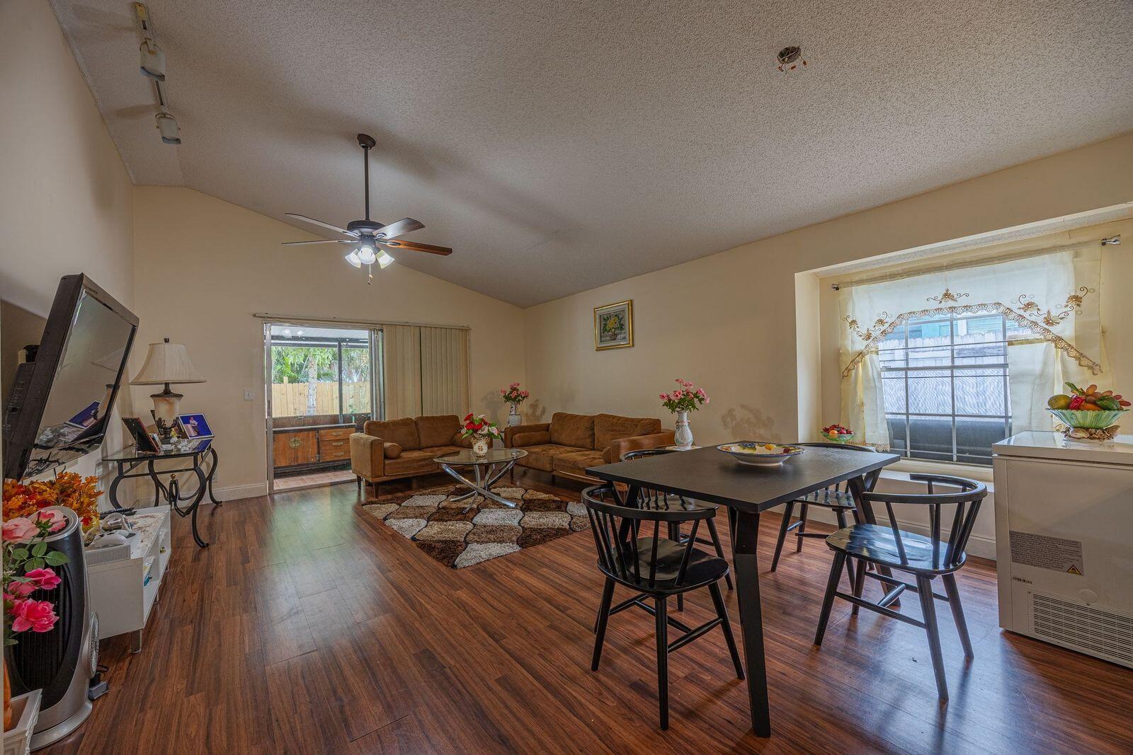 5722 Dewberry Way