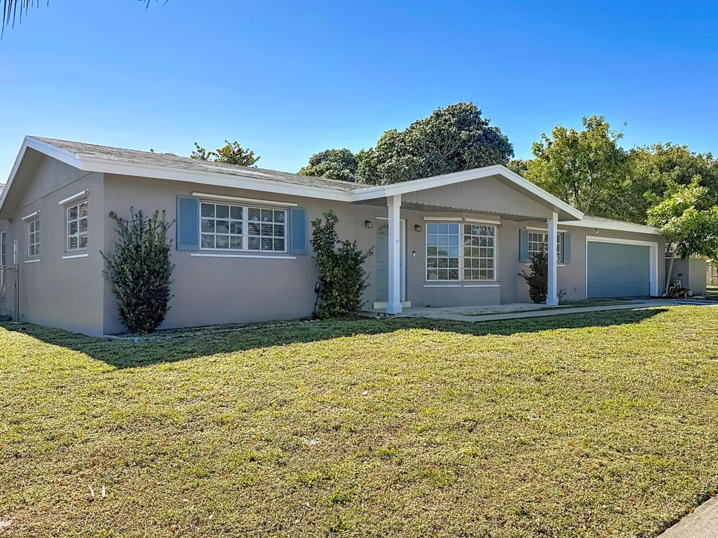 Photo of 262 Gulfstream Boulevard, Delray Beach, FL 33444 (MLS # R11160093)