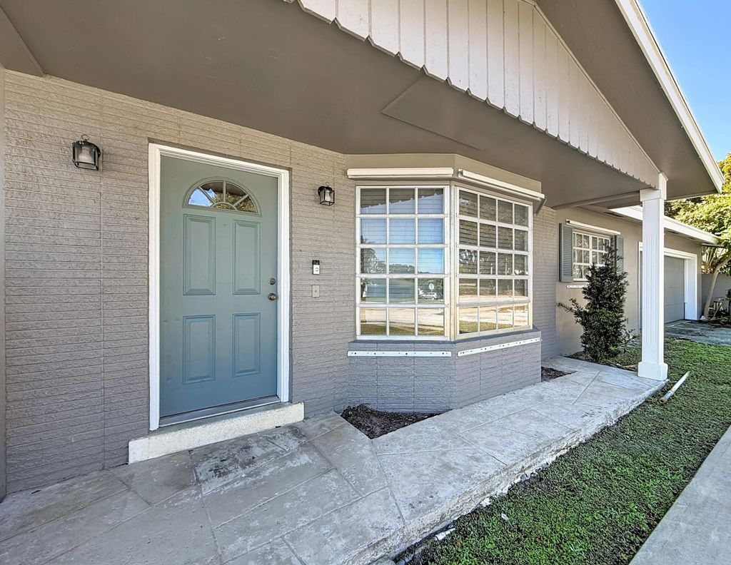 Photo of 262 Gulfstream Boulevard, Delray Beach, FL 33444 (MLS # R11160093)