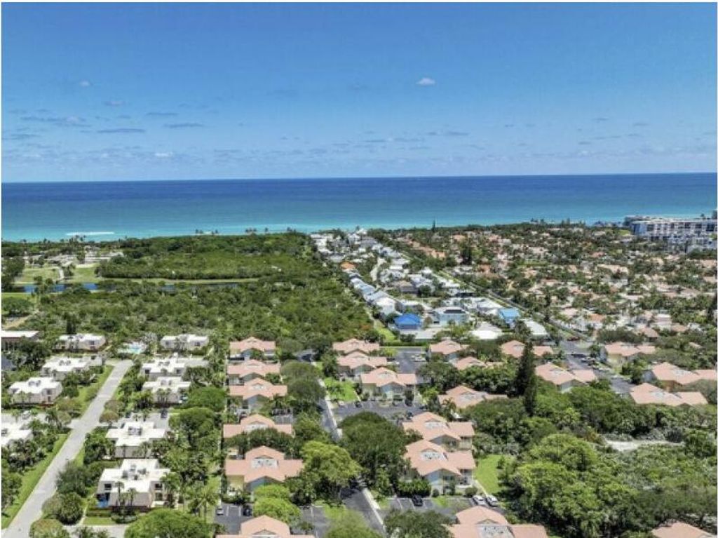 Photo of 293 Seabreeze Circle, Jupiter, FL 33477 (MLS # B26001495)