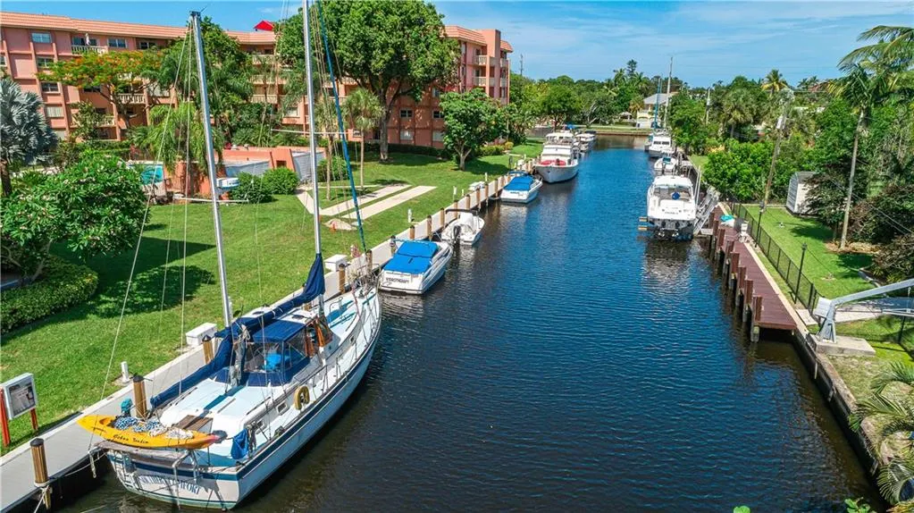 900 River Reach Dr Unit 201  