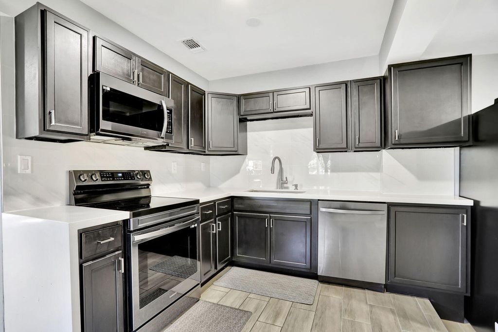 Photo of 3440 NW 8th Court, Fort Lauderdale, FL 33311 (MLS # B26017136)