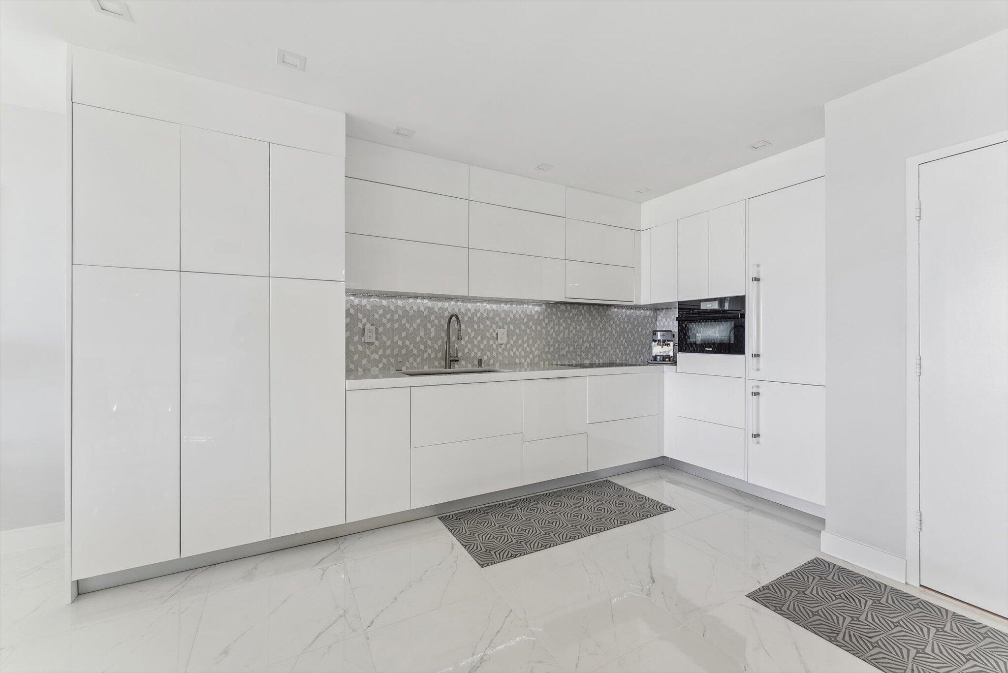 BANYAN HOUSE CONDO - Residential