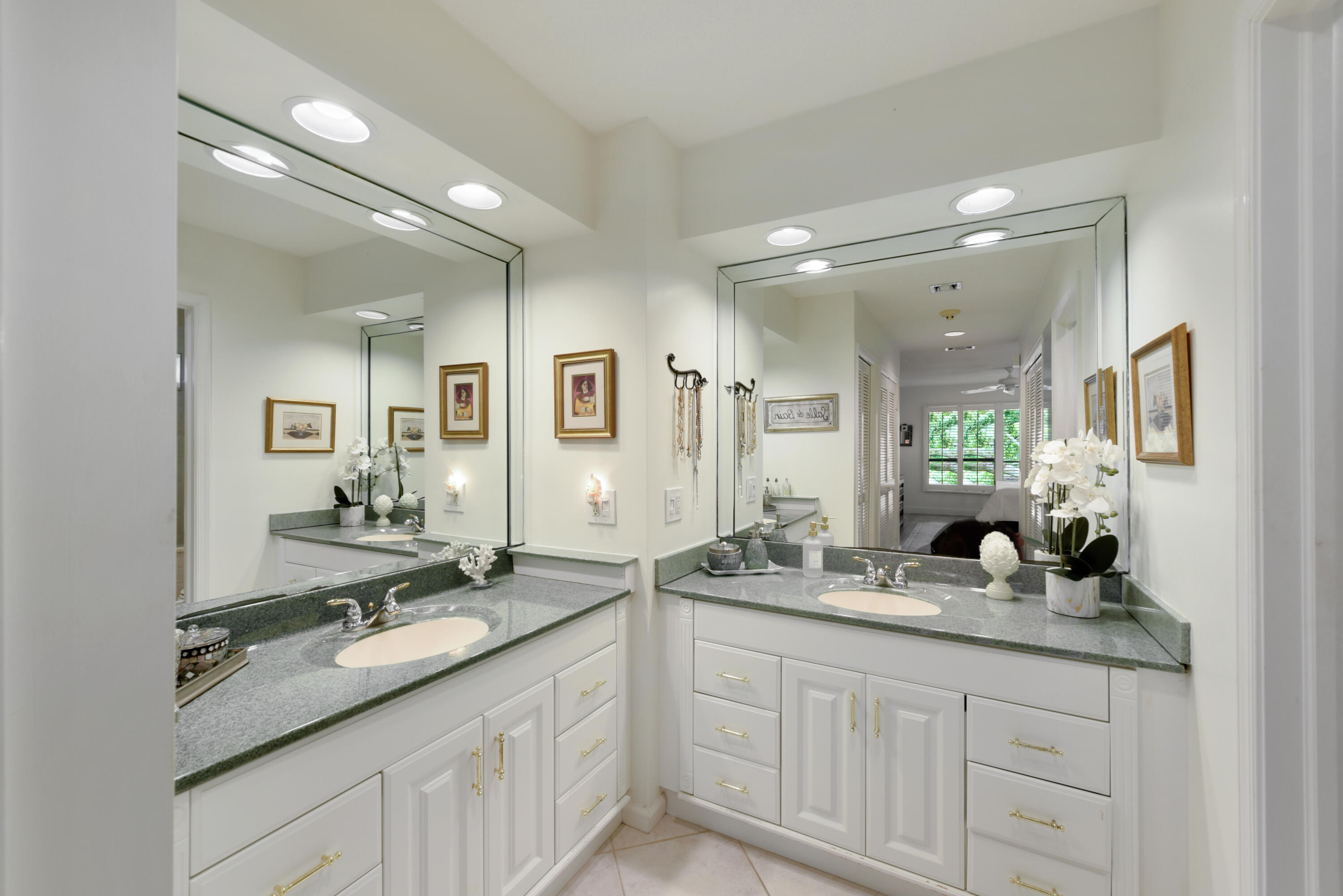 PIPERS LANDING GARDEN APARTMENTS CONDO - Residential