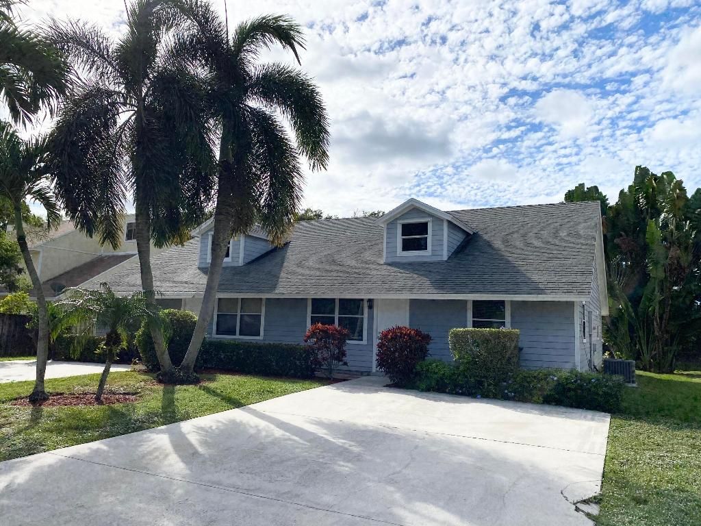 Photo of 9258 Green Meadows Way, Palm Beach Gardens, FL 33418 (MLS # R10976292)