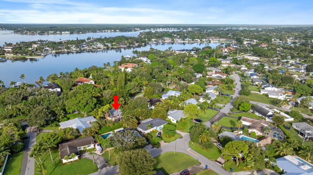 Photo of 227 W Riverside Drive, Jupiter, FL 33469 (MLS # R11143471)