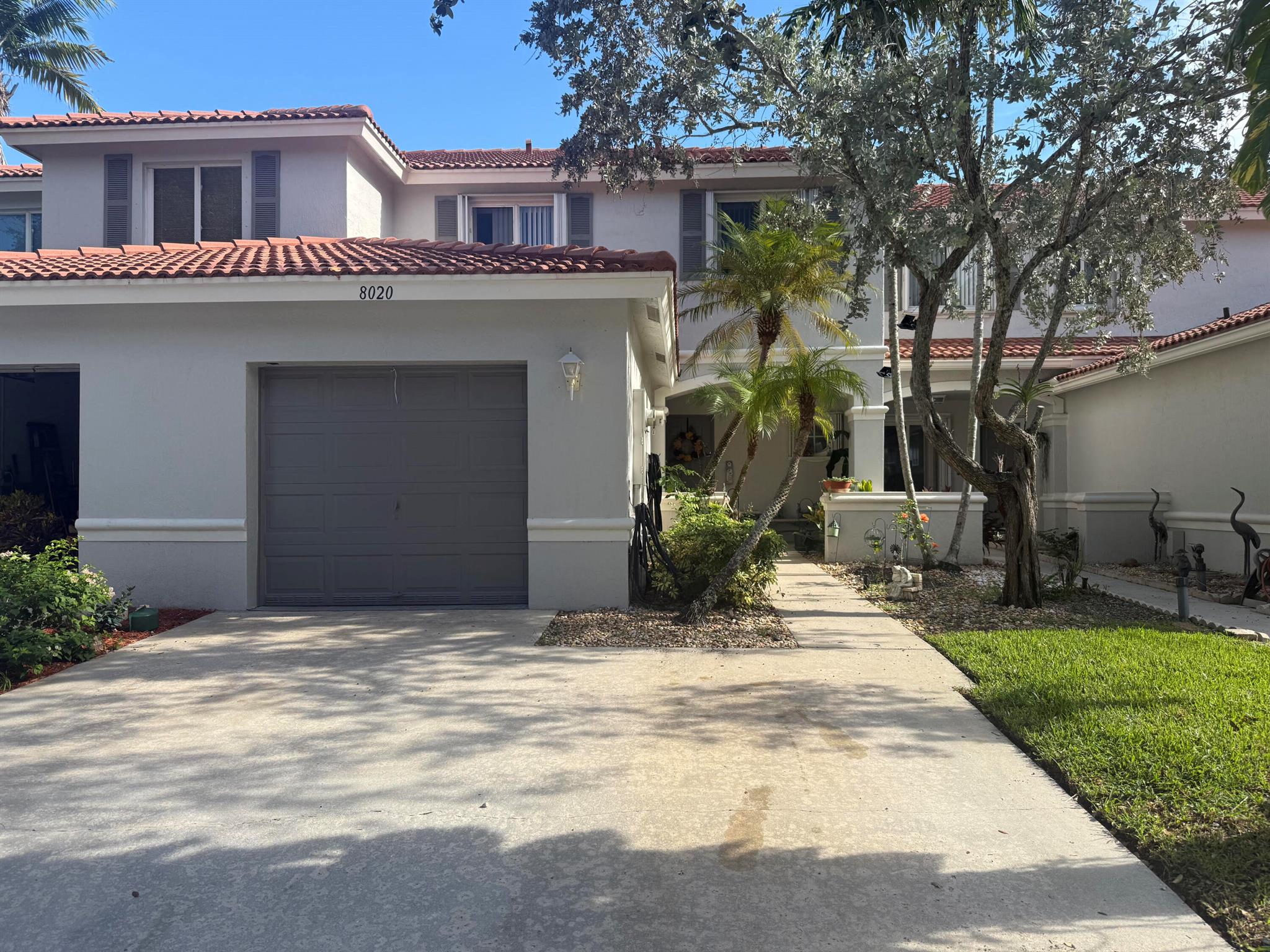 For Sale or Easy Exchange! Lovely waterfront townhome. This home is located in a quiet, gated community on a peaceful, tree-lined street.