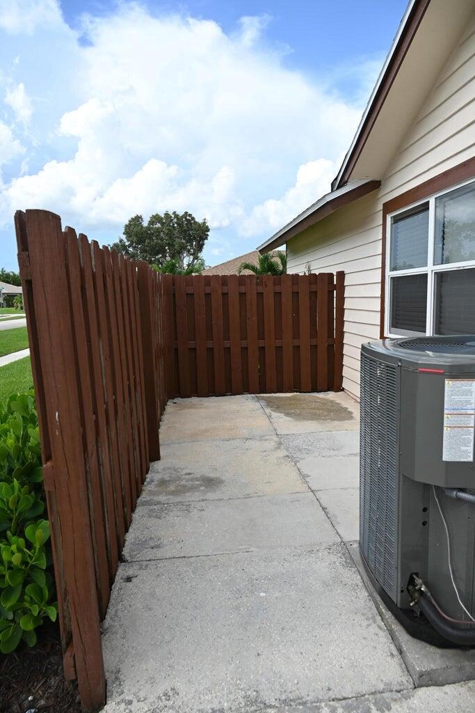 SUGAR POND MANOR OF WELLI - Residential