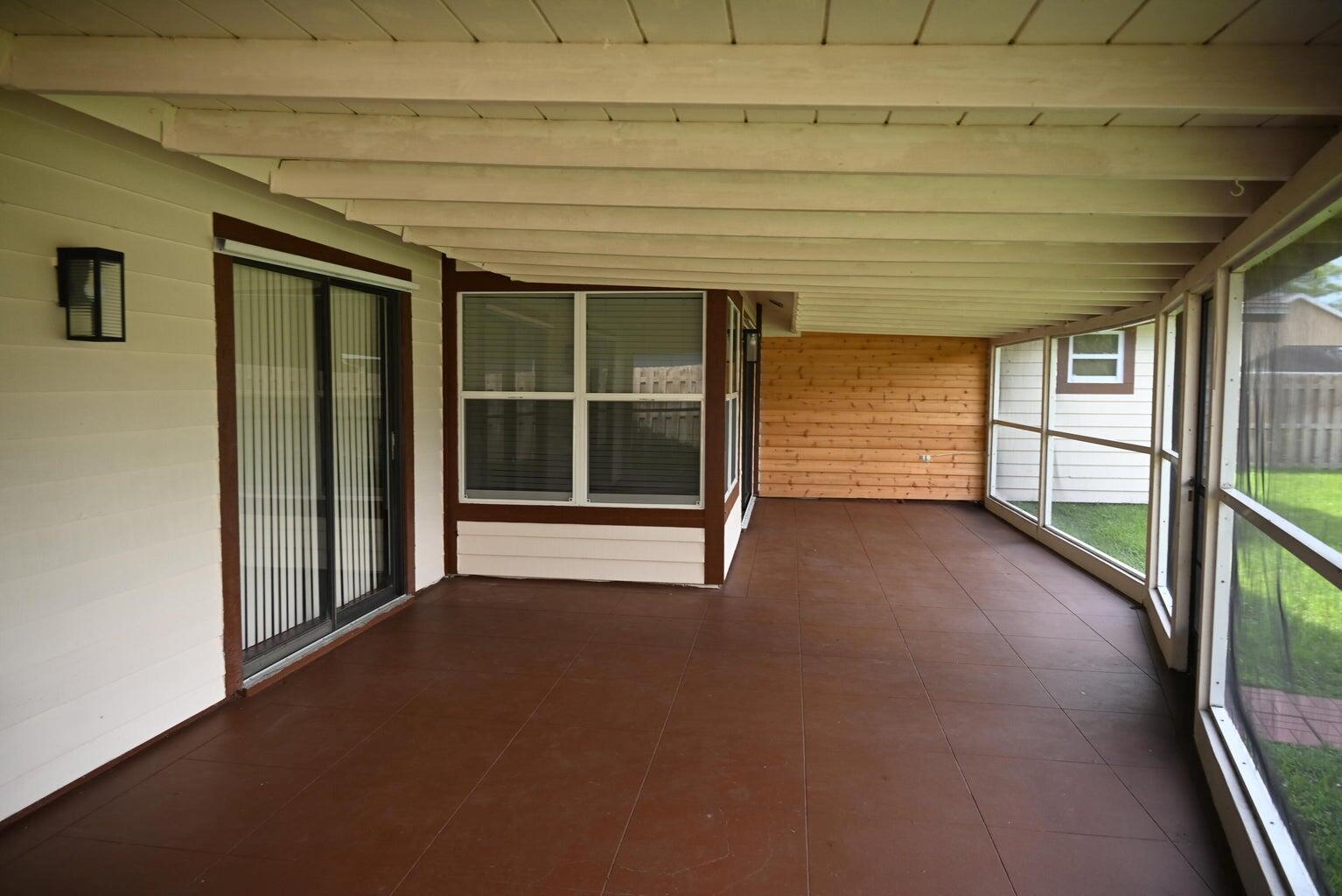 SUGAR POND MANOR OF WELLI - Residential