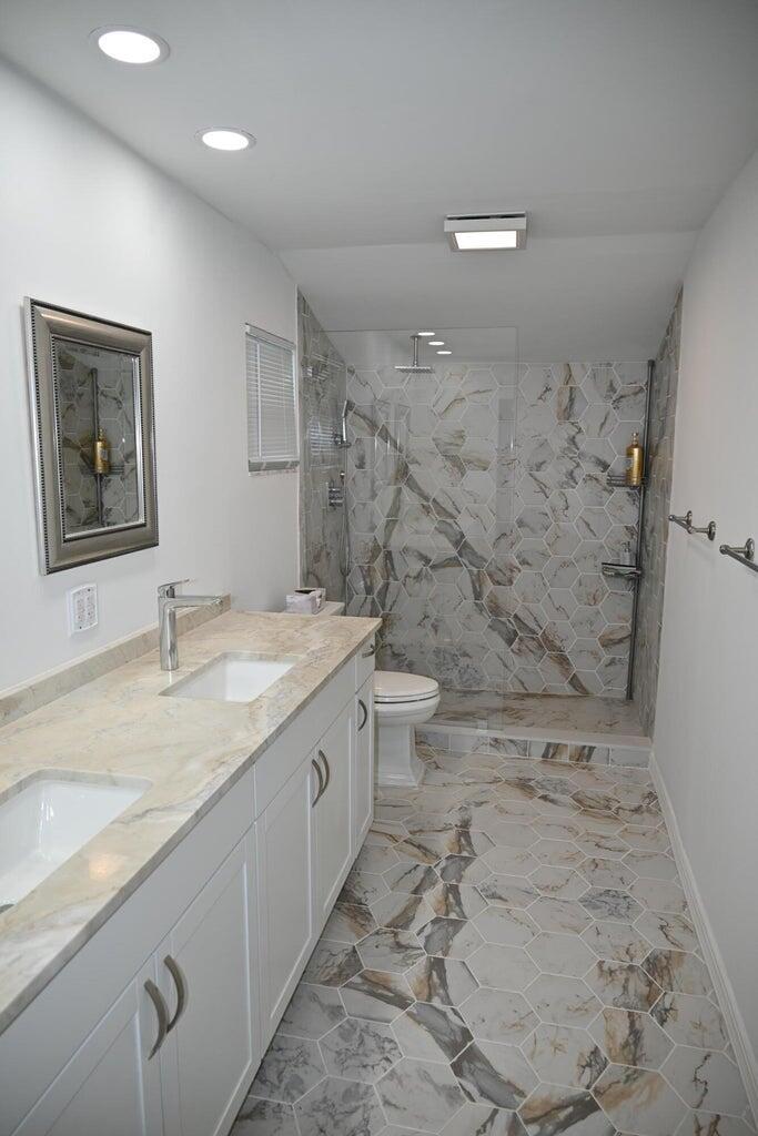 SUGAR POND MANOR OF WELLI - Residential