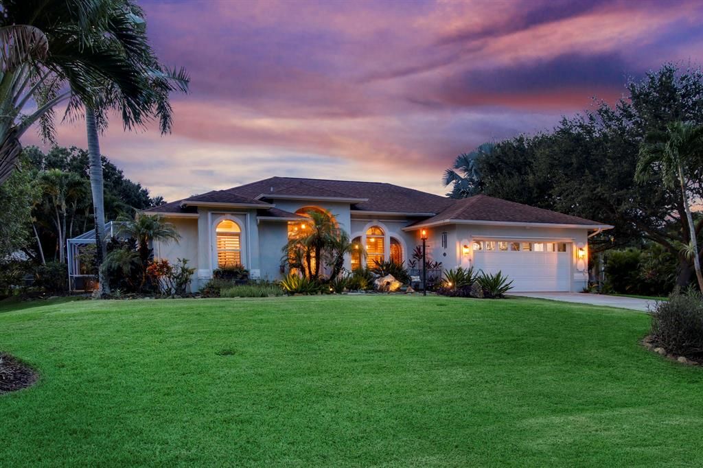 Photo of 1905 SE Emerald Court Ct, Stuart, FL 34997 (MLS # R10818598)