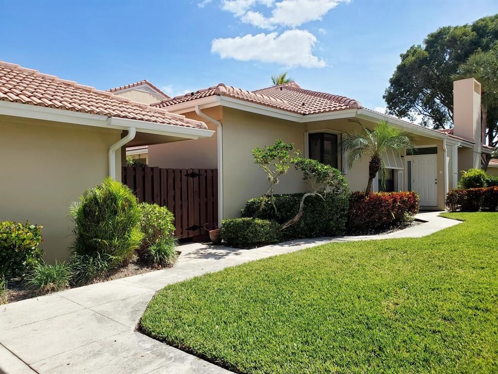 Photo of 125 Old Meadow Way, Palm Beach Gardens, FL 33418 (MLS # R10753462)