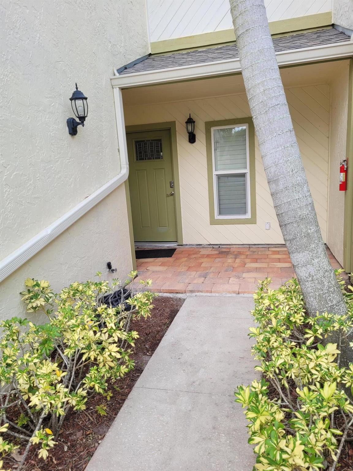 NORTH POINTE TOWN HOMES - Residential