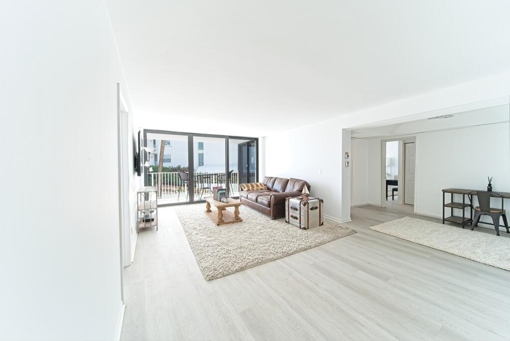 MAYFAIR HOUSE CONDO - Residential