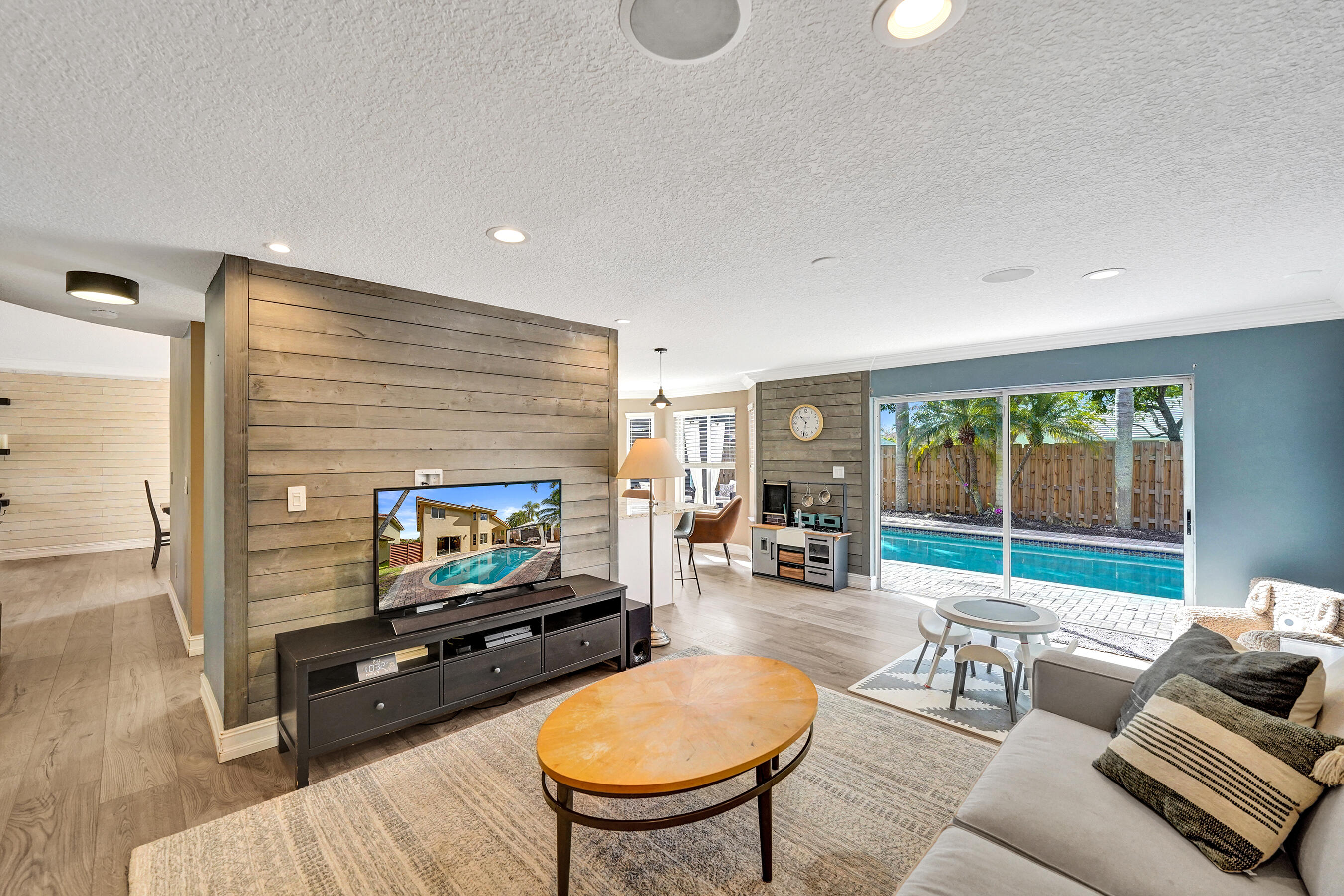 GROVE COMMERCIAL CENTER - Residential