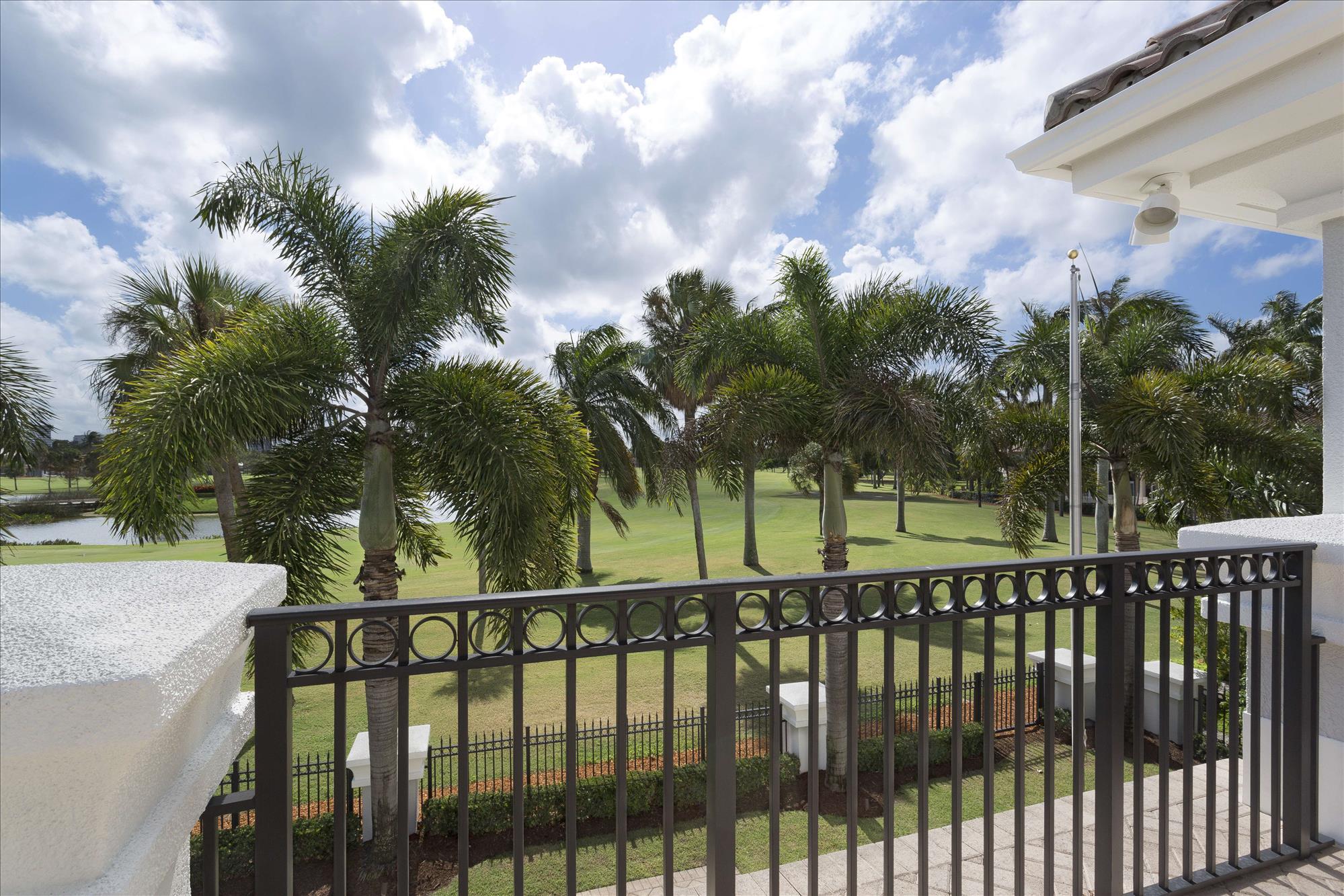 ROYAL PALM YACHT & COUNTRY CLUB - Residential