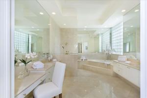 ROYAL PALM YACHT & COUNTR - Residential